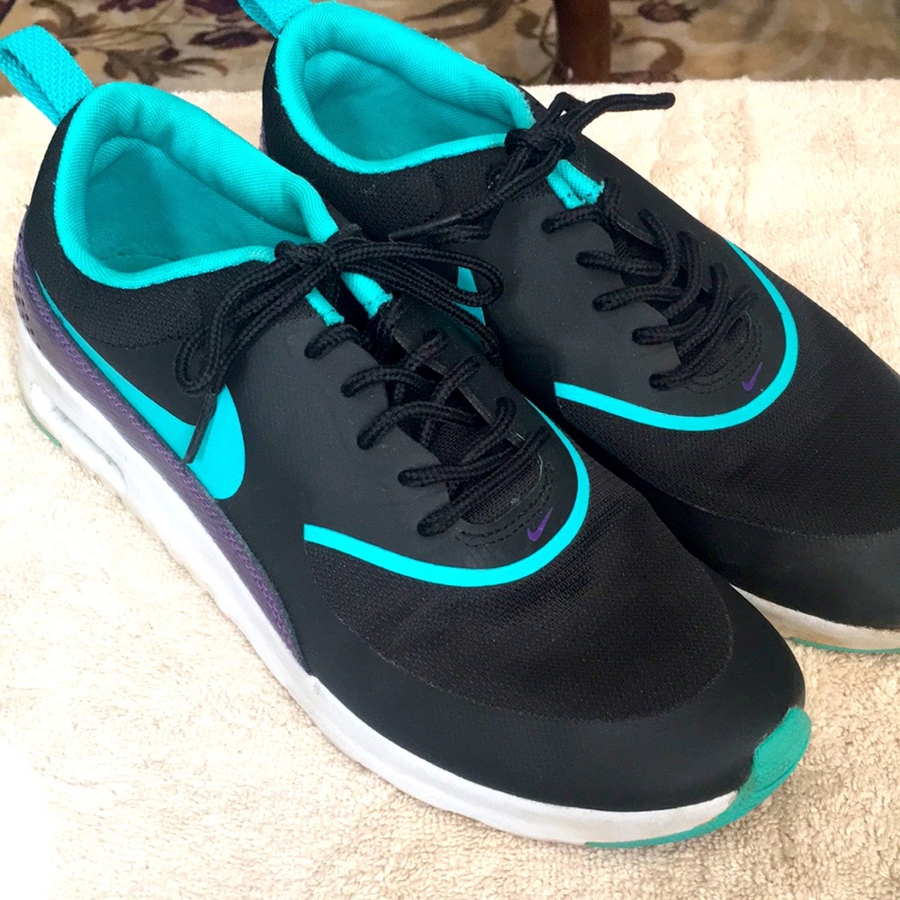 Women Nike Tennis Shoes-8-1/2M